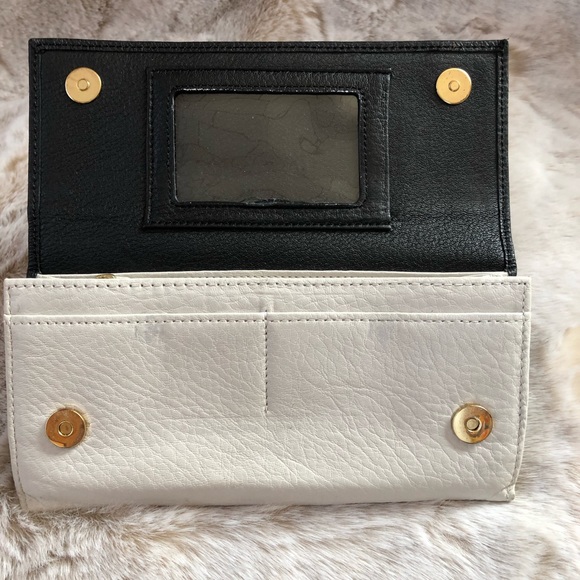 Banana Republic rectangle wallet - Picture 2 of 5